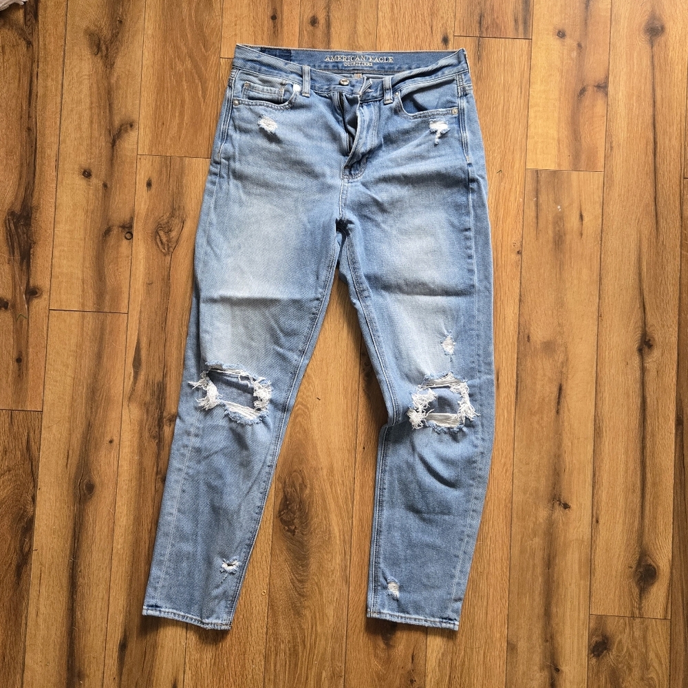 American Eagle Light Wash Mom Jeans